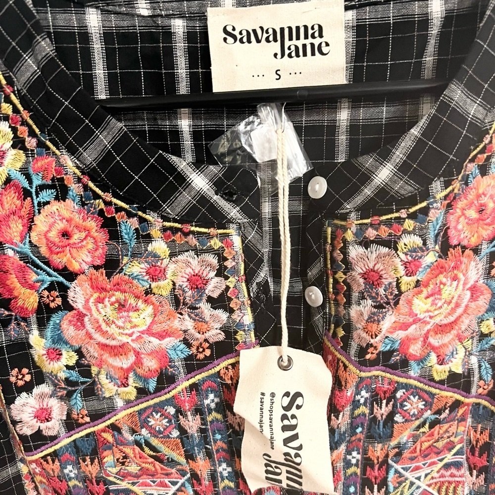 NWT Savanna Jane cotton black short sleeve Embroidered top - Picture 2 of 6